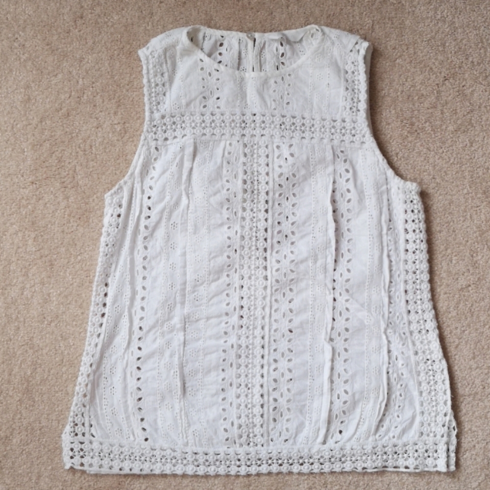 Sleeveless white hollow print cotton shirt